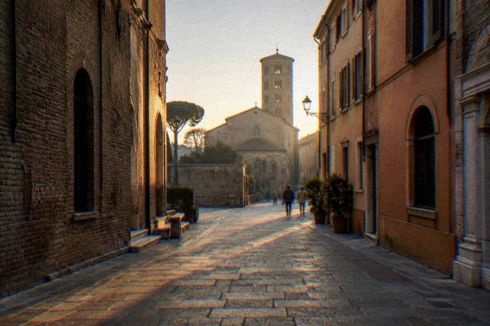 Travellers reading a monument description in central Ravenna